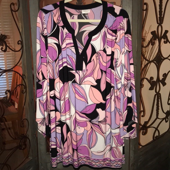 Avenue Tops - Plus size 26/28 long sleeve top. NWOT Avenue Tops - Plus size 26/28 long sleeve top. NWOT